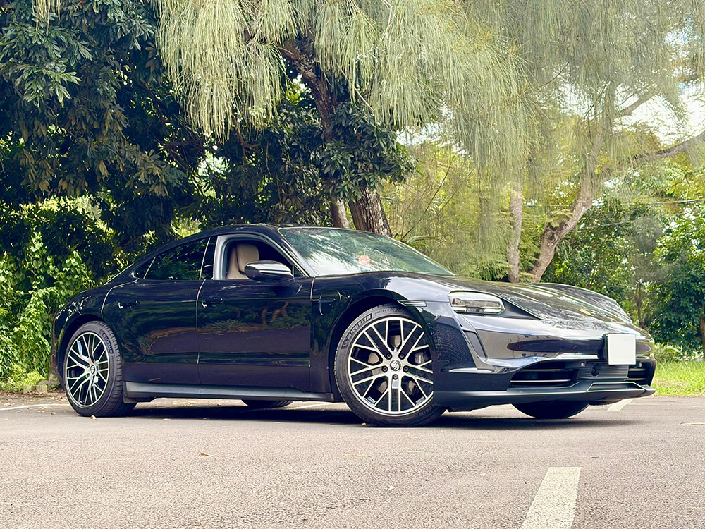 PORSCHE TAYCAN – 2022
