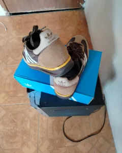 A vendre sneakers adidas sl72