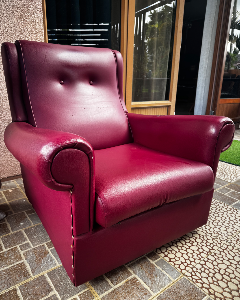 Single seater sofa